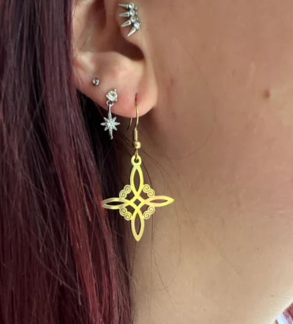 Boucle d'oreille noeud de sorcière ensorcelé