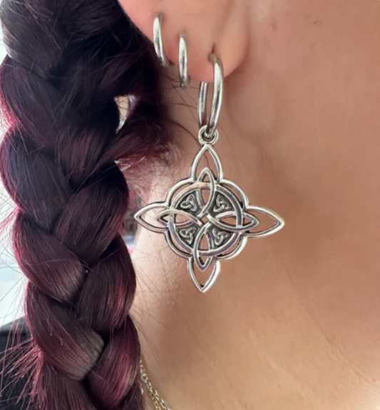 Boucle d'oreille noeud de sorcière
